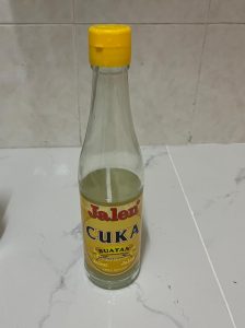 vinegar to clean cement dust