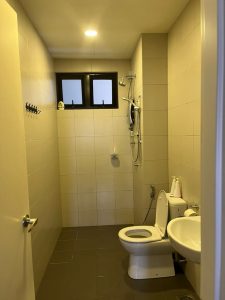 airbnb meridin medini - master toilet