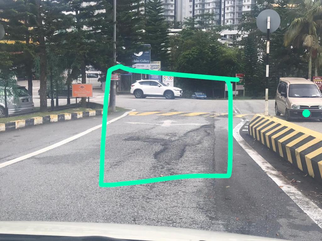 Jalan Berlubang di Genting Permai Selesai Selepas Campur Tangan dari YB Young Syefura Othman