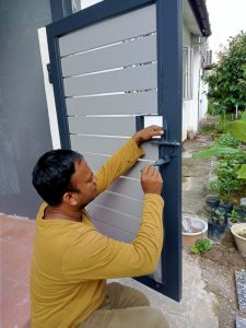 denai alam touch up the small gate
