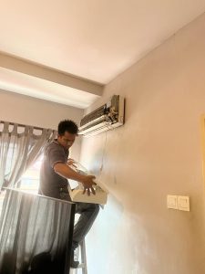 aircond service - remove aircond cover